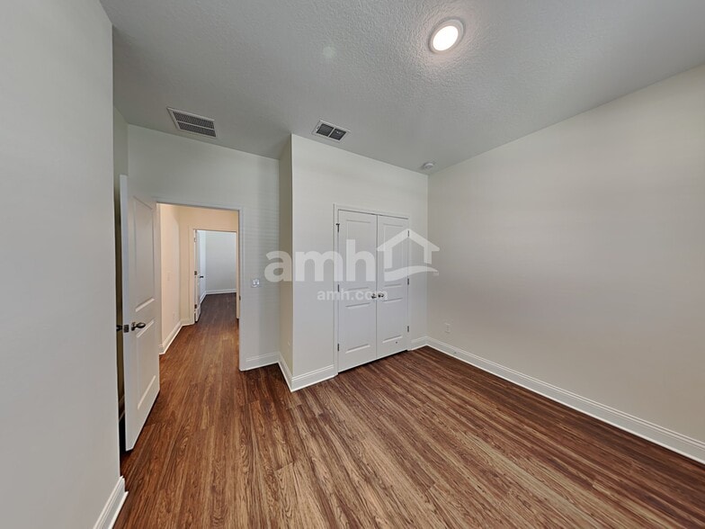 Building Photo - 1085 Summer Stone Lp