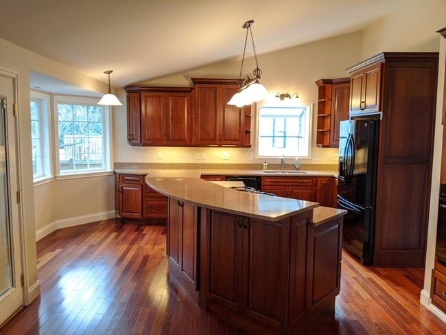 Building Photo - 4703 Cypress Dr