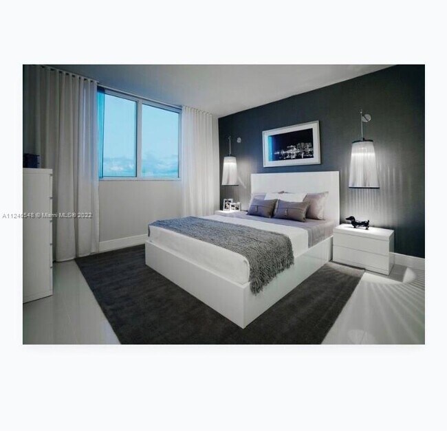 Building Photo - 1861 NW South River Dr