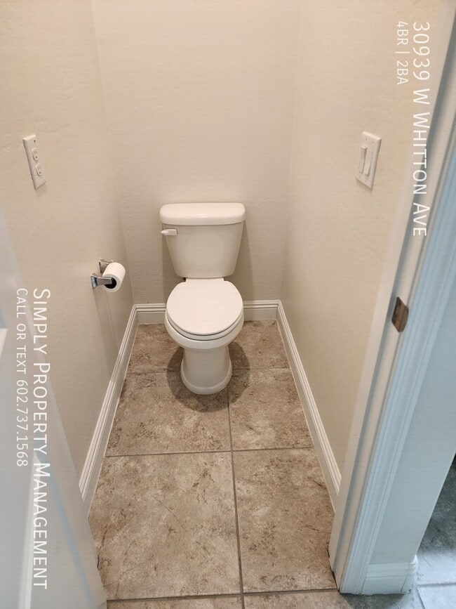 Building Photo - 30939 W Whitton Ave