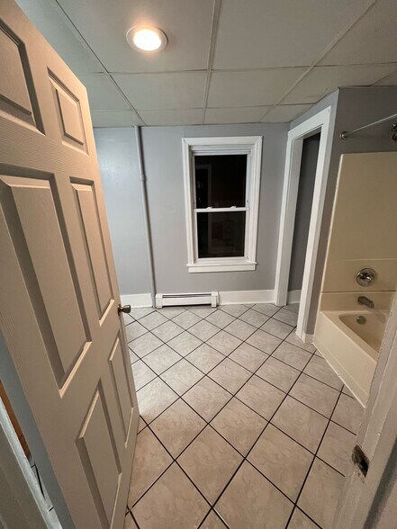 Building Photo - 226 Farmington Ave