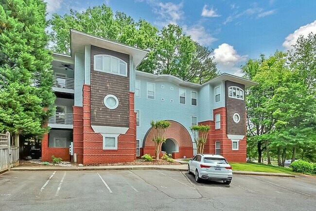 Building Photo - Stunningly Updated 2BD/2BA Ground Floor Unit in Elizabeth!