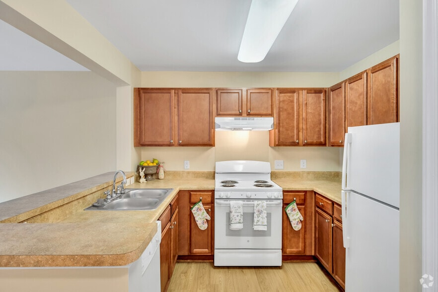 Birch Type 1 - 2BR, 1BA - 940SF - Kitchen - Forrest Pines Sr