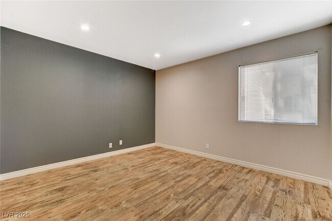 Building Photo - 5240 Indian River Dr