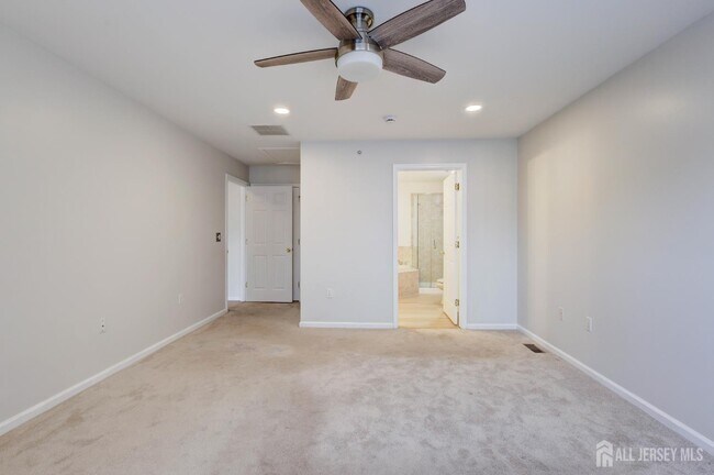 Building Photo - 100 Forest Dr