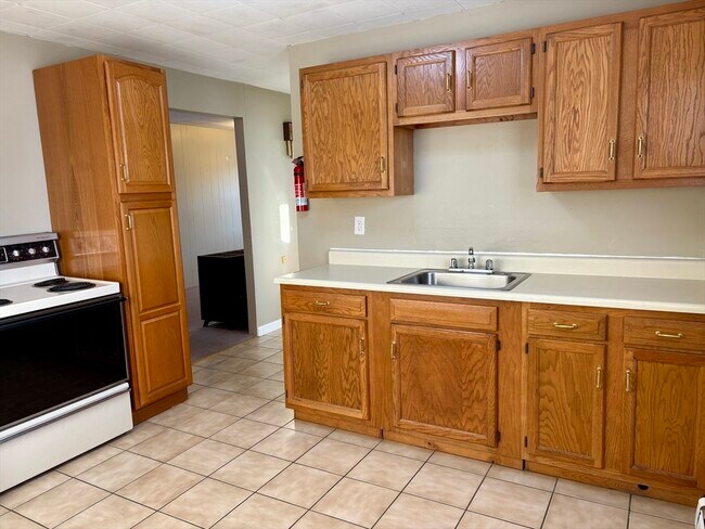 Building Photo - 10 16th St