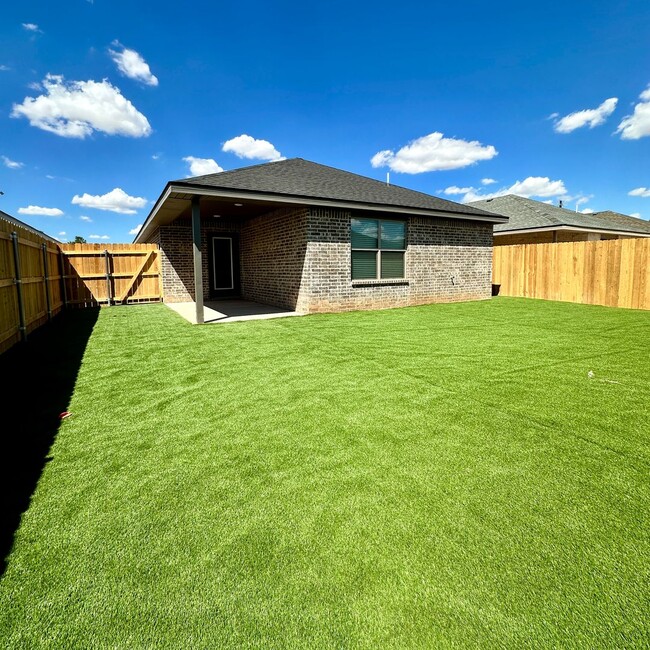 Building Photo - Brand New Build Located In Elm Meadows!