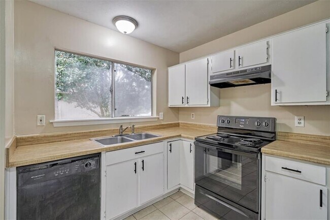 Building Photo - 45 Blue Fox Rd