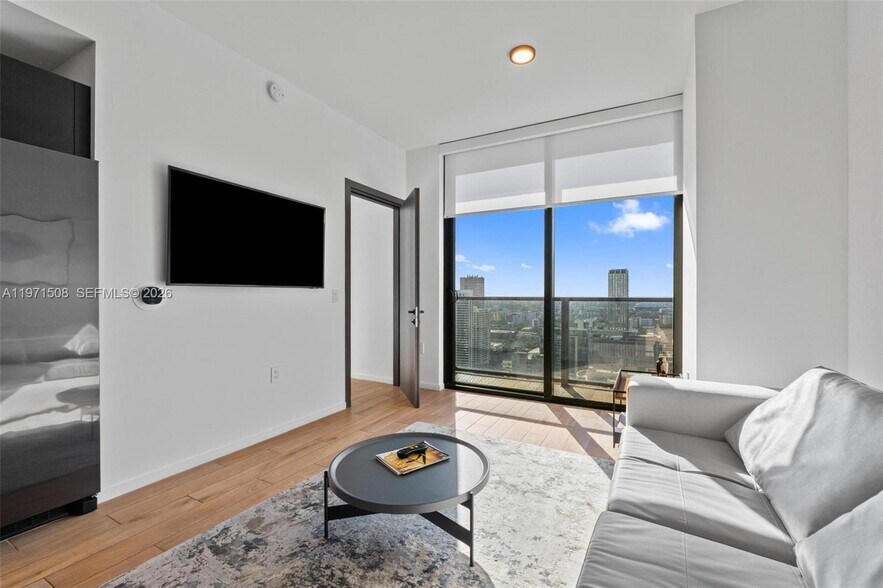 Building Photo - 398 NE 5th St