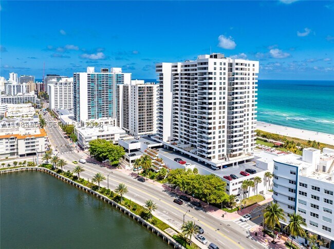 Building Photo - 2555 Collins Ave