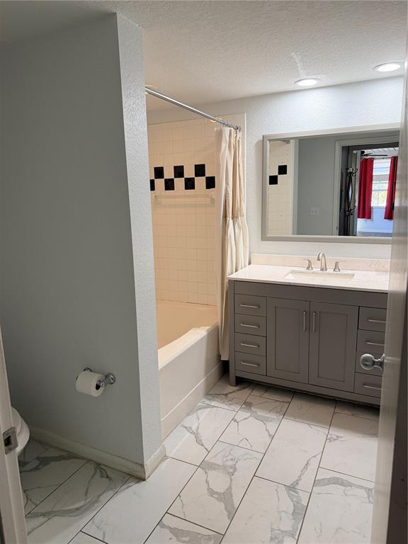 Building Photo - 2320 W Azeele St