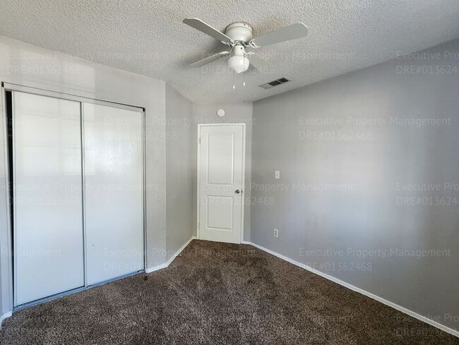 Building Photo - Charming 3 bedrooms/ 2.5 bathroom home.