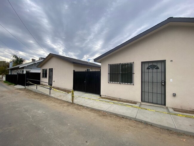 Building Photo - Newley constructed 2 BD 1 BA home in East Bakersfield