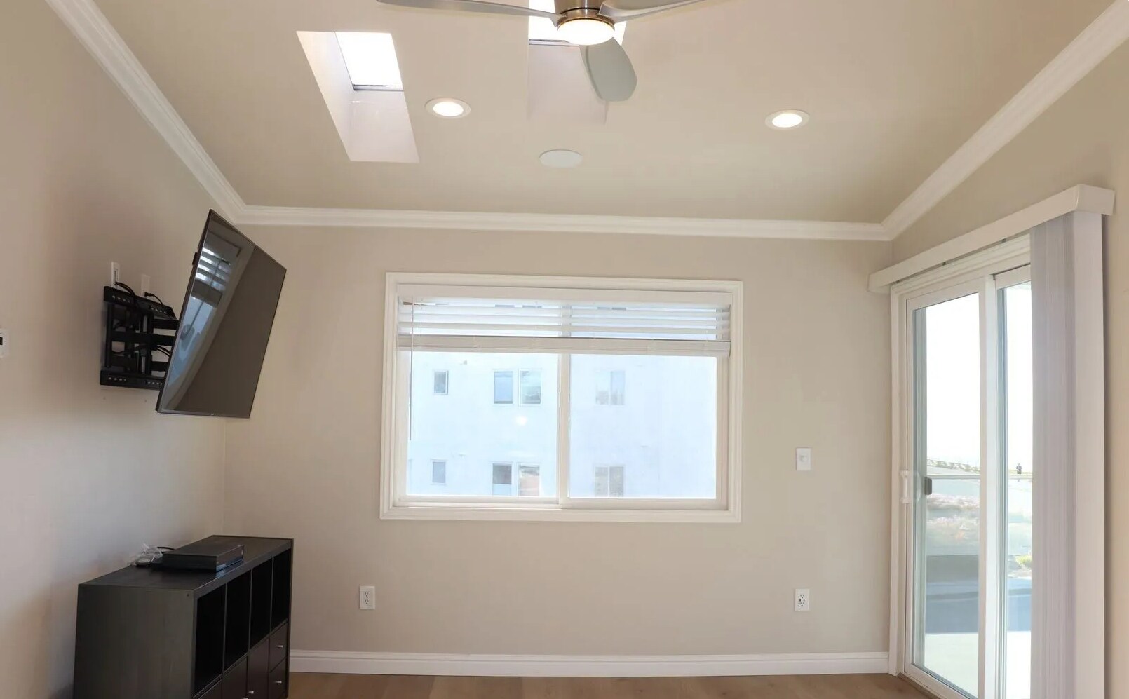 Building Photo - 902 W Cliff Dr