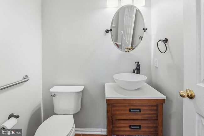 Building Photo - 109 Holly Dr