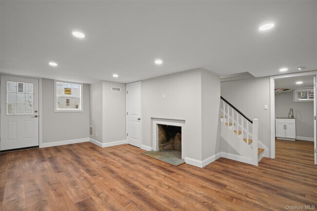 Building Photo - 790 Hardscrabble Rd