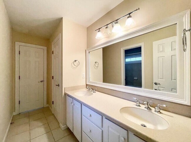 Building Photo - 455 Wembley Cir