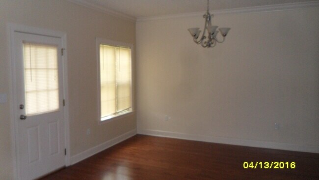Building Photo - 3400EBarack