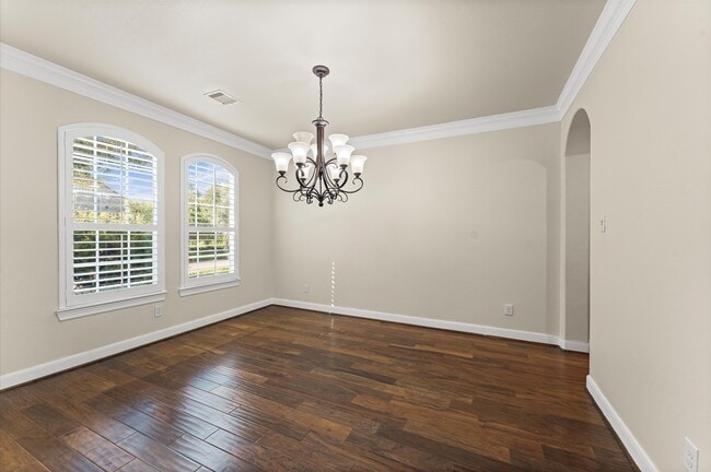 Building Photo - 7 N Beech Springs Cir