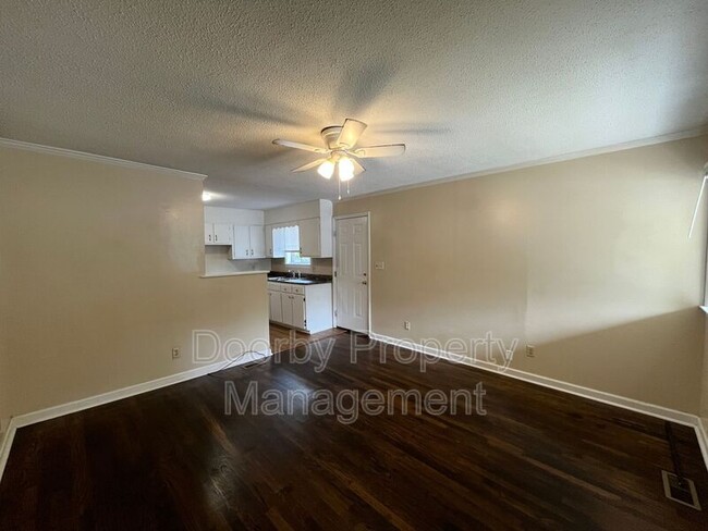 Building Photo - 807 Henderson Ave