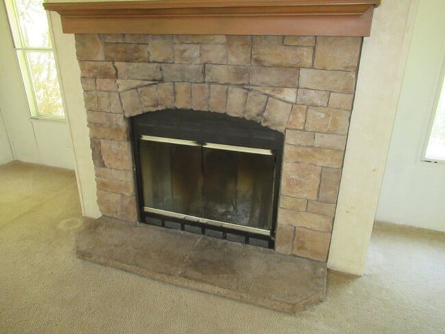 Building Photo - 406 Crystal Dr