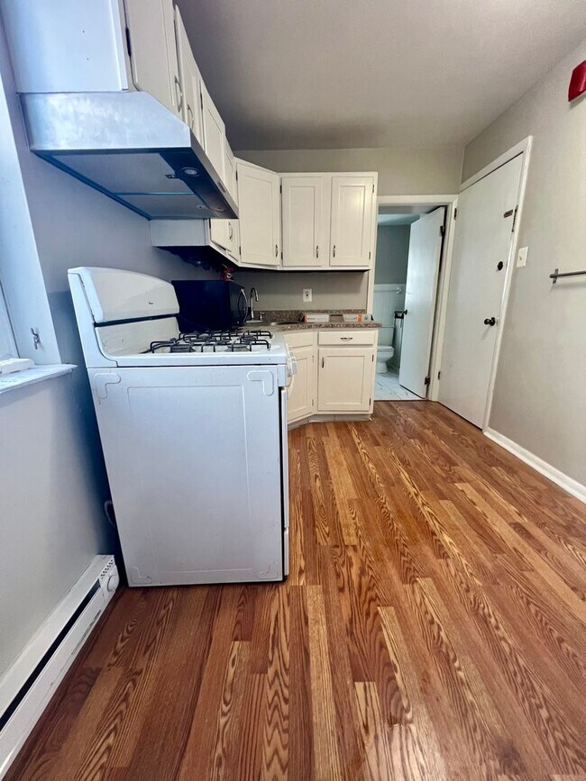 Building Photo - 713 S 2nd St