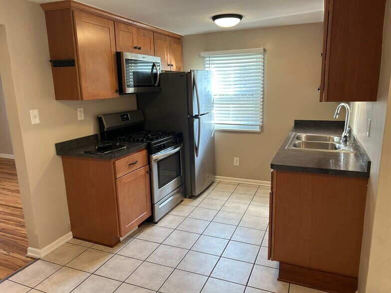 Building Photo - 94 Hinchey Ave