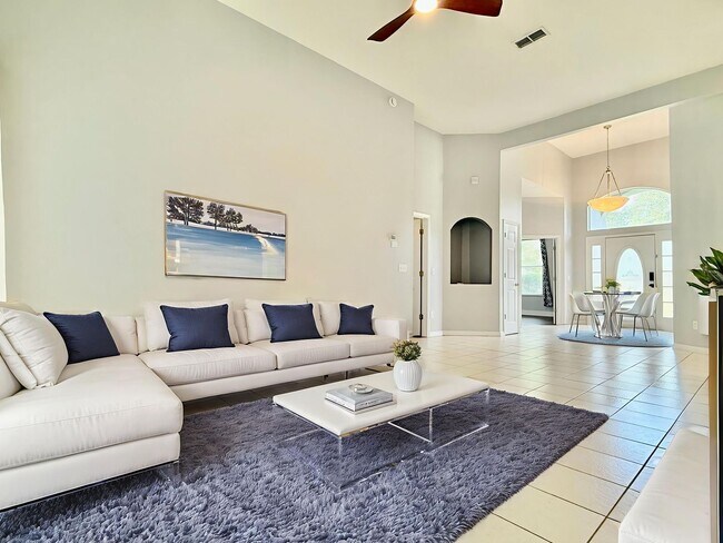 Building Photo - Executive 4bedrooms/3baths Dream pool-home...