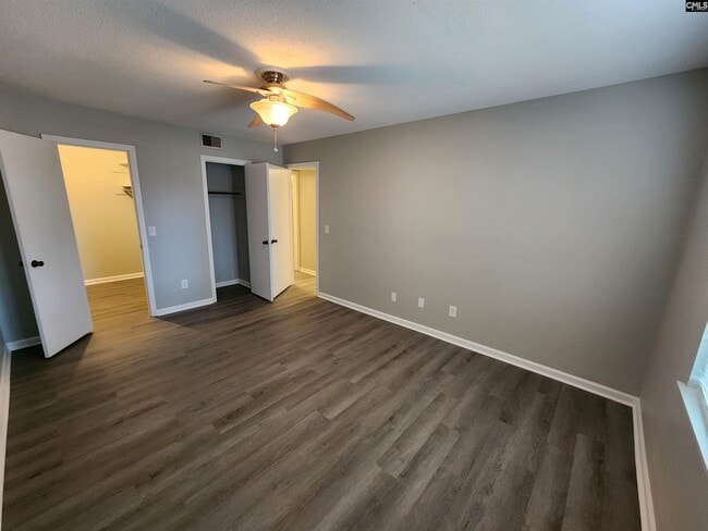 Building Photo - 721 Deerwood St