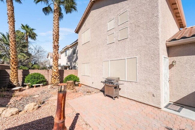Building Photo - Silverado Ranch: Bright, Open Concept 3/2/2 Home with Downstairs Bedroom & Full Bath, Community Pool