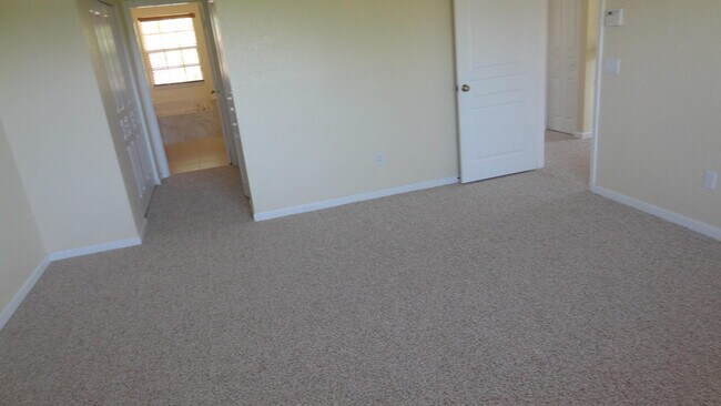 Building Photo - 5404 Sunseeker Blvd