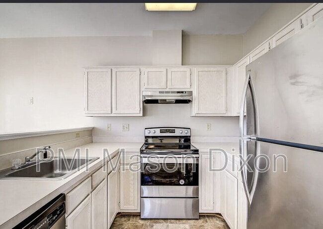 Building Photo - 2301 Montauk Dr