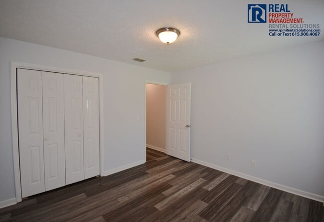 Building Photo - 7403 Greenway Dr