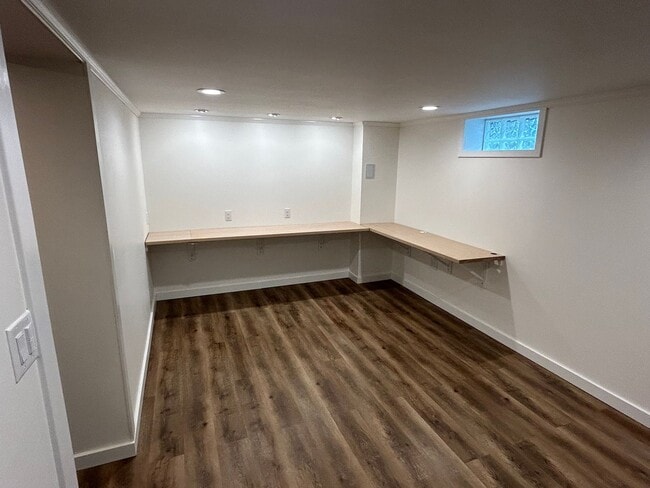 Building Photo - 475 W Kanawha Ave