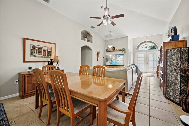 Building Photo - 1831 SE Van Loon Terrace