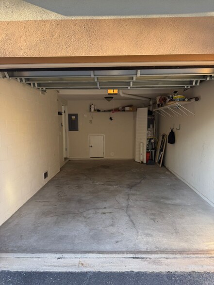 Building Photo - 822 Padua Ln