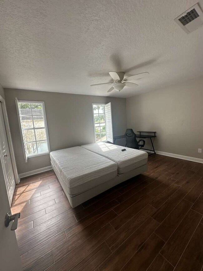 Building Photo - 13816 Stone Mill Way