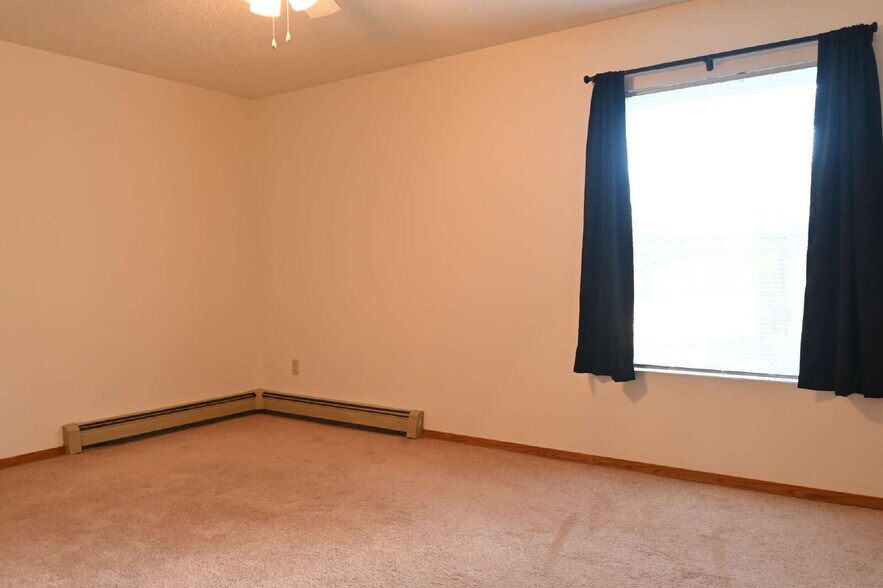 Building Photo - 1401 River View Ave