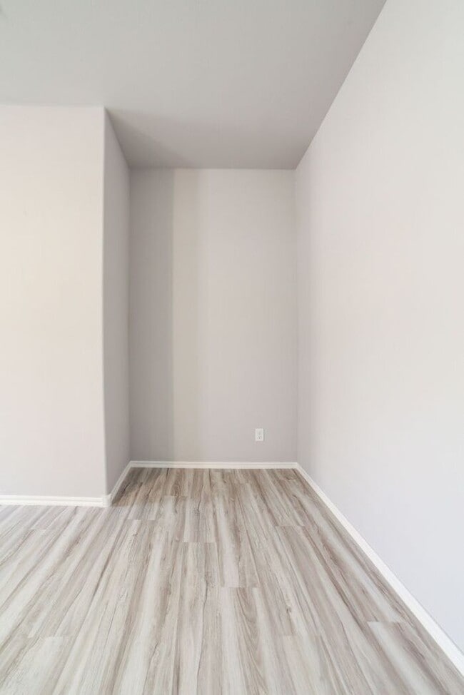 Building Photo - 4/2.5/2 New Construction Available Now!