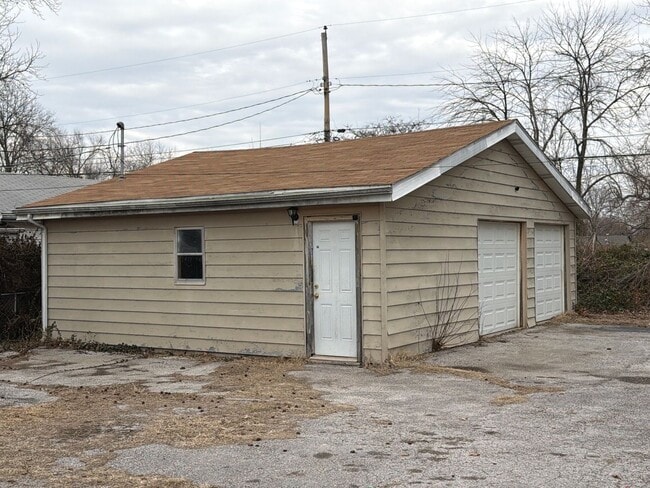 Building Photo - Welcome Home! Don’t Miss This One