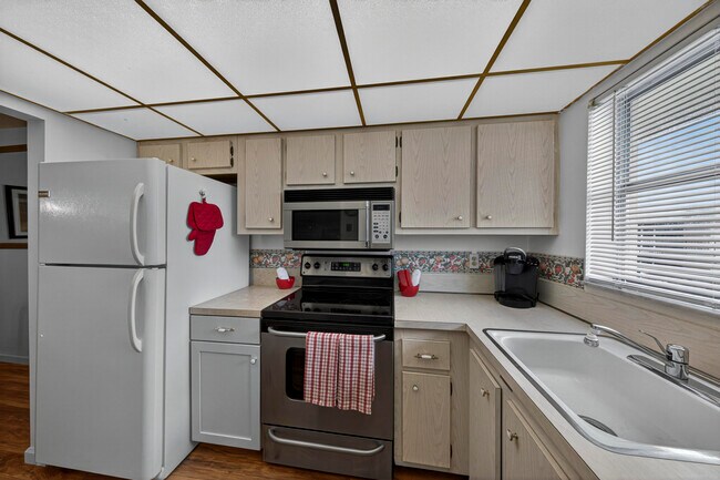 Building Photo - 804 SE 7th St