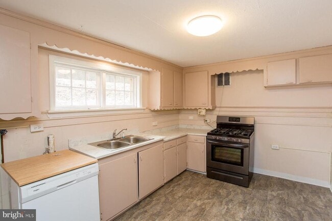 Building Photo - 120 Tabor Rd