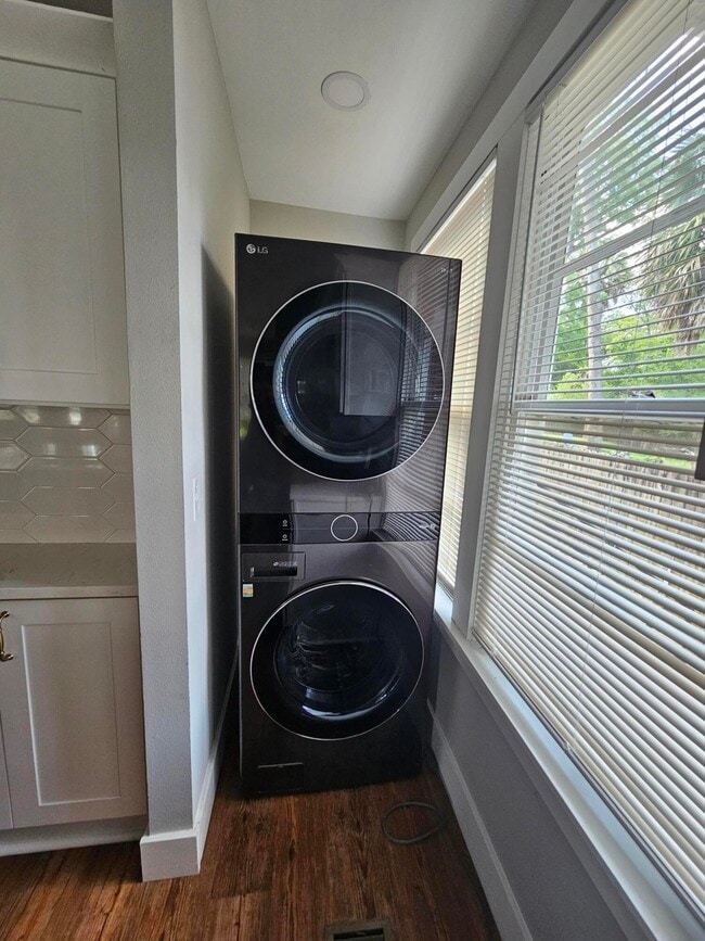 Building Photo - 4 W De Soto St