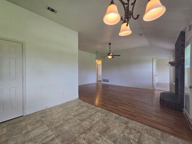 Building Photo - 2305 Amethyst Dr