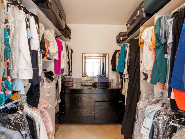 Building Photo - 848 Brickell Key Dr