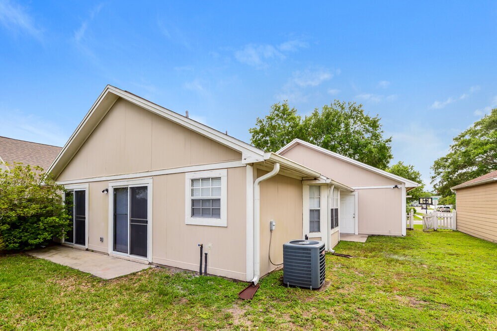 Building Photo - 201 Whiterapids Ct