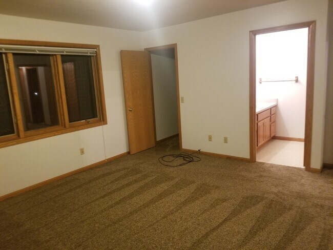 Master suite - 5695 Wilshire Dr