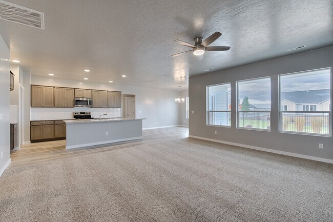 Building Photo - Newer home in Meridian  2100Sqft, Goldengrove Sub., Room for all of your Toys