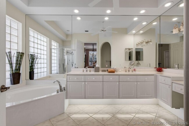Building Photo - 1048 Diamond Head Way