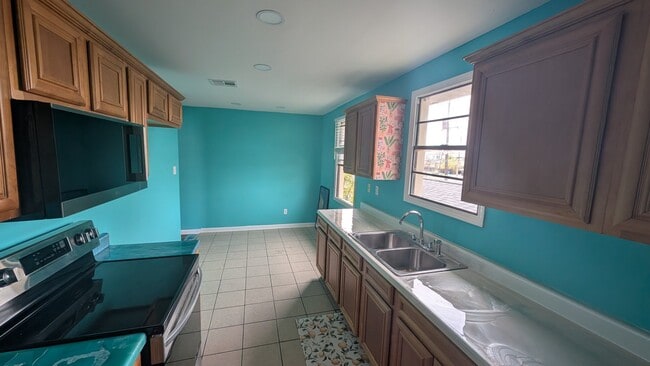 Building Photo - 1505 S White St